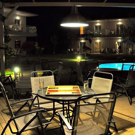 Dafnes Rooms Fourka Exterior foto