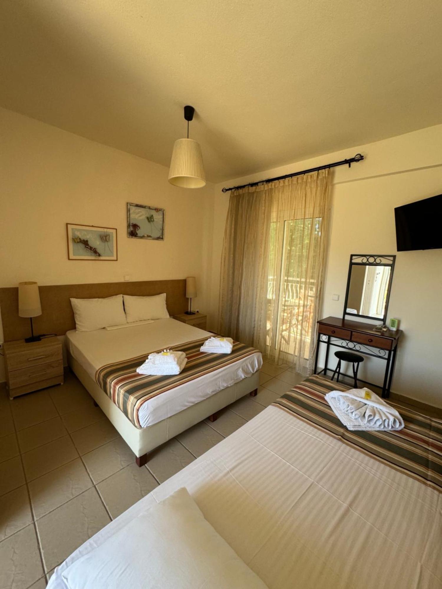 Dafnes Rooms Fourka Exterior foto