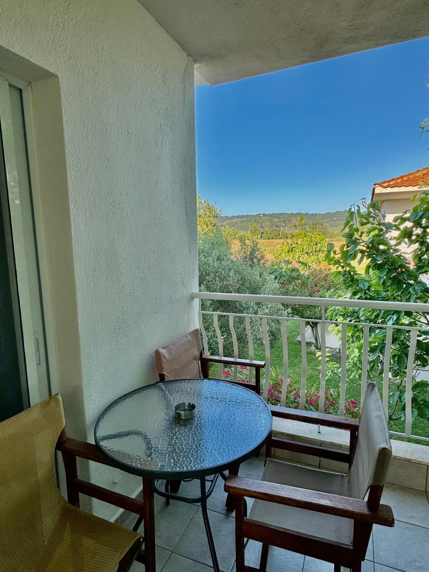Dafnes Rooms Fourka Exterior foto