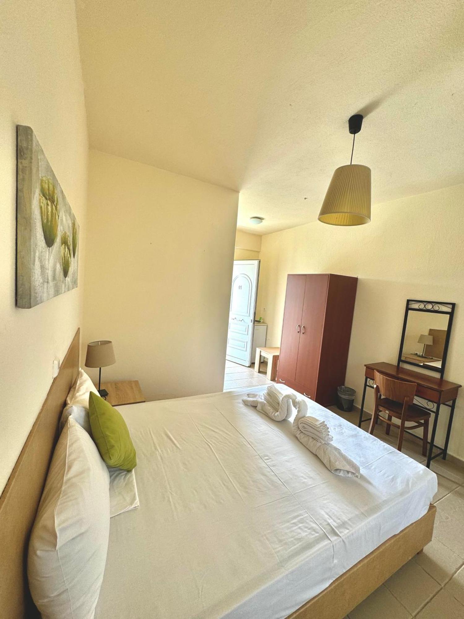 Dafnes Rooms Fourka Exterior foto